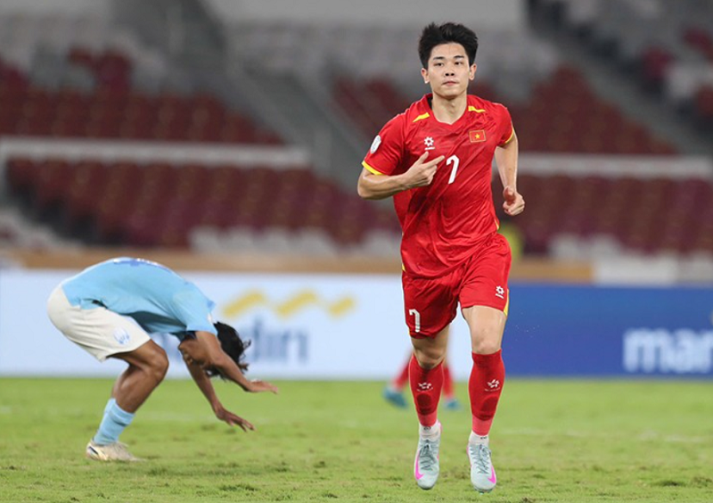 dinh-bac-giup-hlv-kim-sang-sik-giai-toa-con-dau-dau-hang-cong