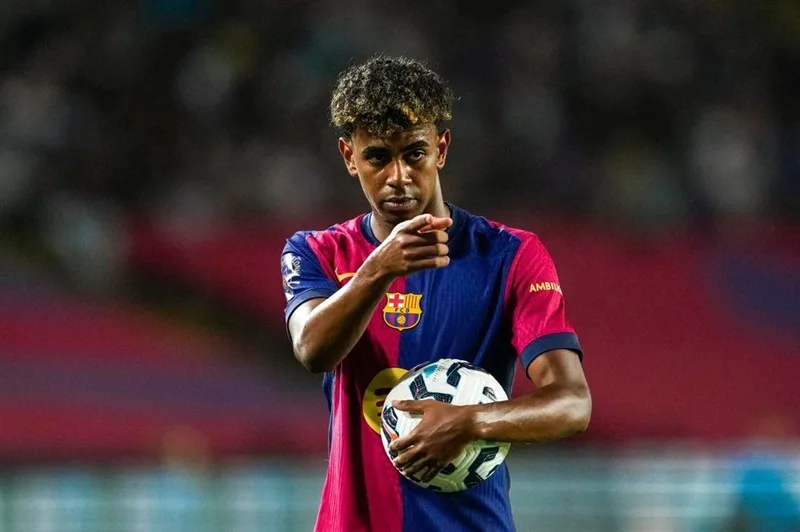 Lamine Yamal bao nhiêu tuổi: Tiểu sử thần đồng Barcelona